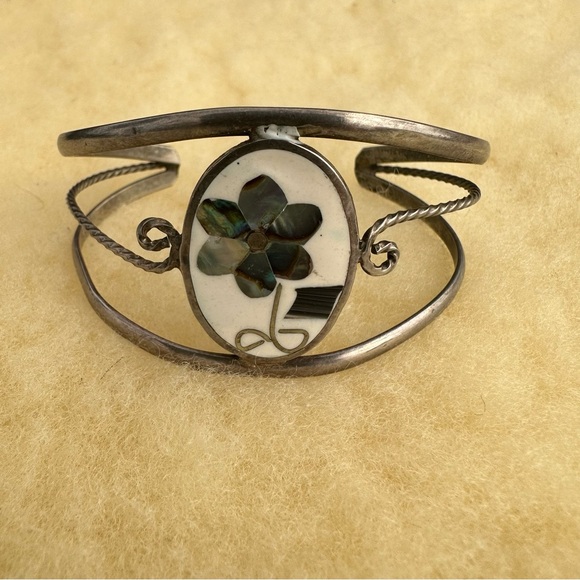 Vintage floral stone inlay cuff - Picture 1 of 5